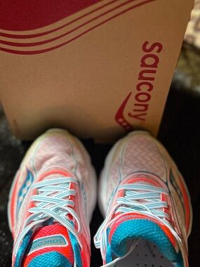 Saucony Womens Pink & Blue Running Shoes - Lightweight Comfort size 7 NIB
